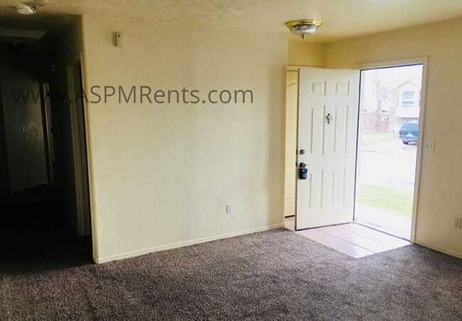 Foto del edificio - West Valley 6 bed 3 bath home