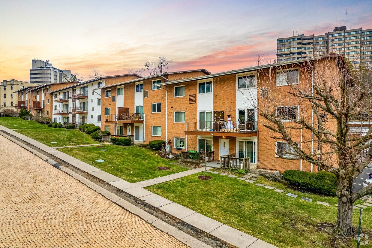 Foto principal - 129 Baywood Ave