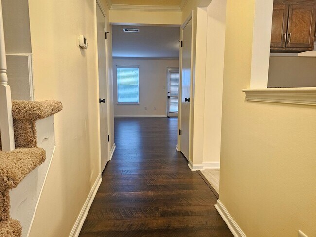 Foto del edificio - 546 Hollomon Dr