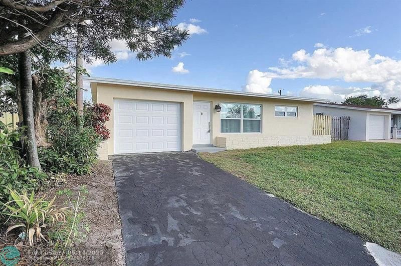 Primary Photo - 9165 NW 26th St