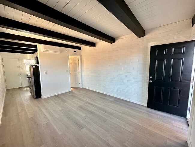 Foto del edificio - 345 E Taylor St