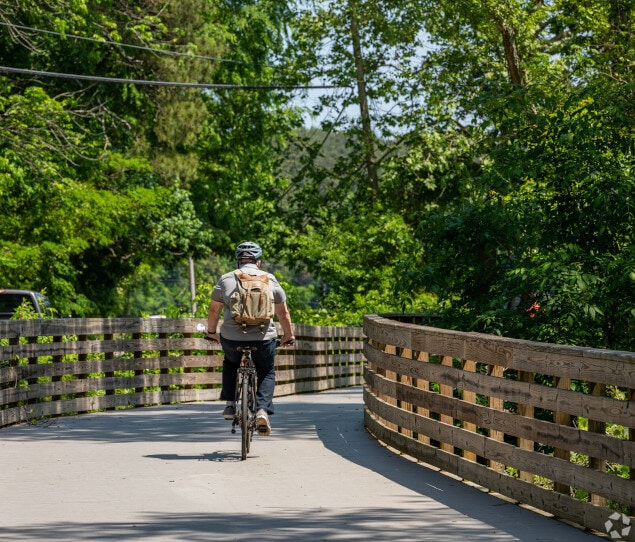A paved trail connects Azalea Park to Willeo Park