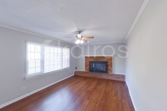 Foto del edificio - 5824 Tam Oshanter Ave