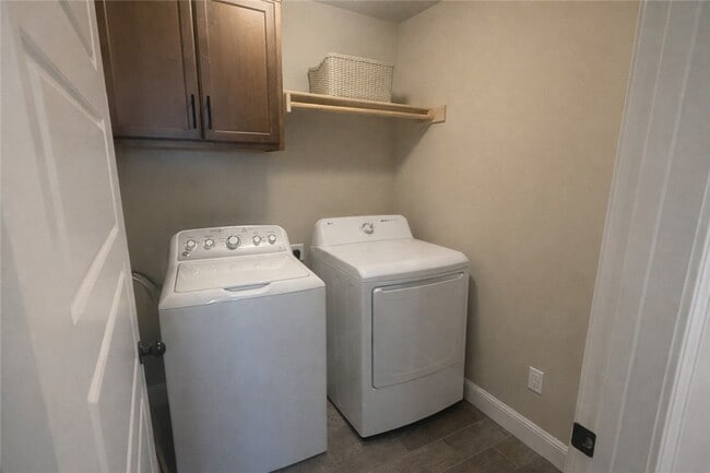 Building Photo - 3670 Macintosh Way