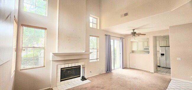 Building Photo - Gorgeous 2Bed 2 car garage with Laundry- P...