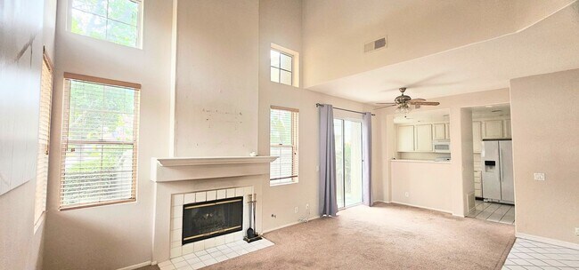 Foto del edificio - Gorgeous 2Bed 2 car garage with Laundry- P...