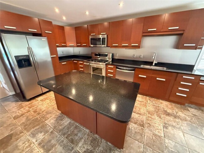 Building Photo - 290 Sweetwater Trce