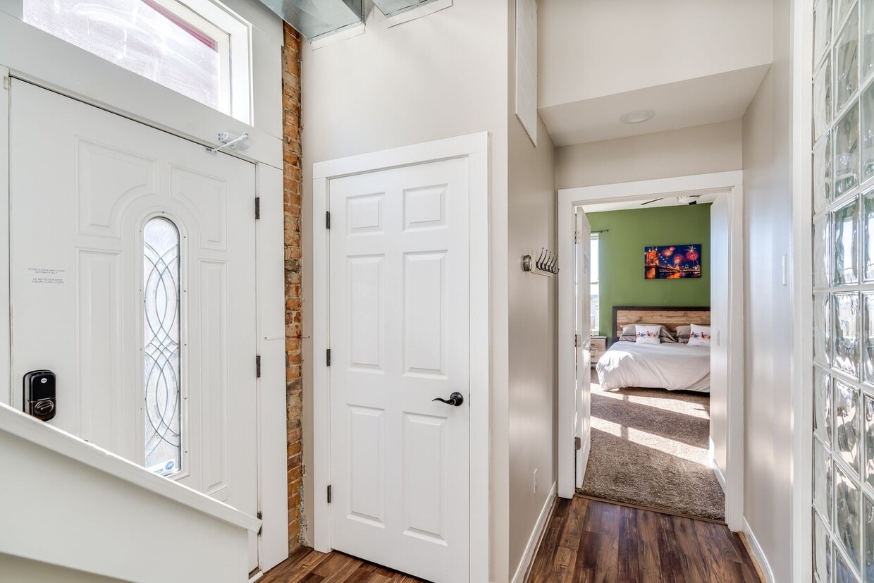 Urban Luxury with Stunning City Views – 2BR/2BA in Over-the-Rhine - Urban Luxury with Stunning City Views – 2B...