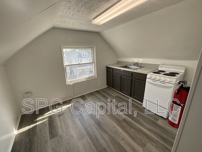 Building Photo - 58 E Stevens St