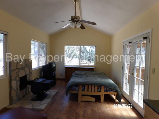 Foto del edificio - Arroyo Seco cabin on acreage