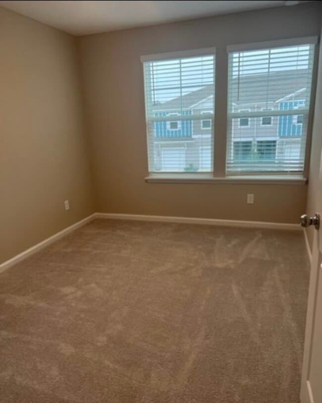 Building Photo - 2609 Sandy Dune Dr