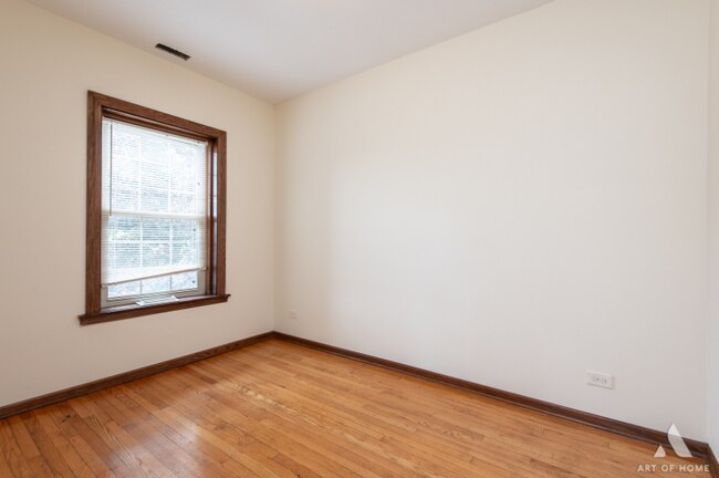 Foto del edificio - 3301 N Kilbourn Ave