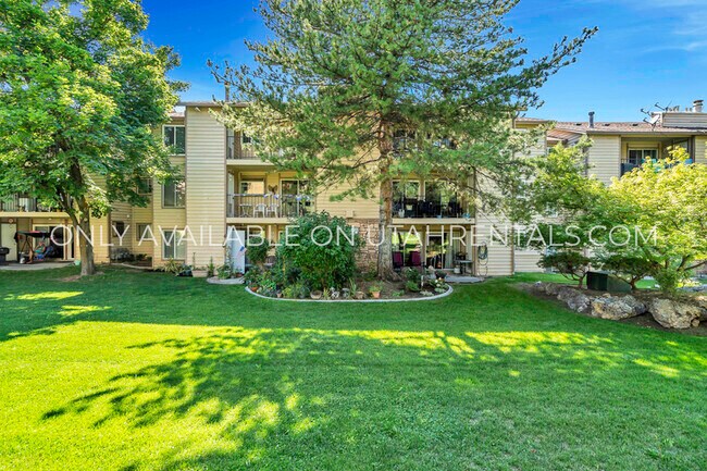 Building Photo - 7755 S Briarsprings Dr
