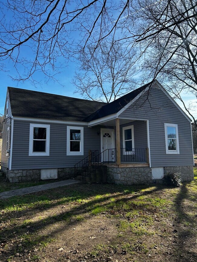 Foto del edificio - charming 3-bedroom, 2-bathroom haven nestled in the heart of Ringgold, GA