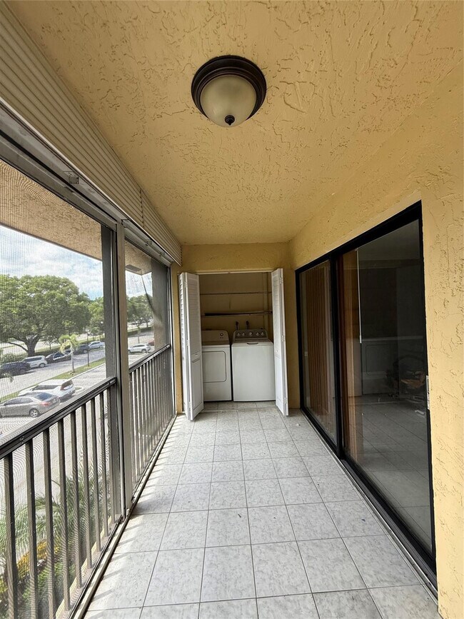 Foto del edificio - 2033 Coral Ridge Dr