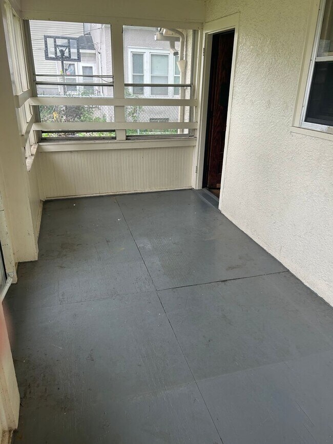 Building Photo - Charming 3-Bedroom Home in McKinley Neighb...
