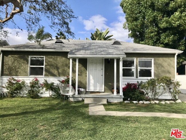 Building Photo - 15227 Valleyheart Dr