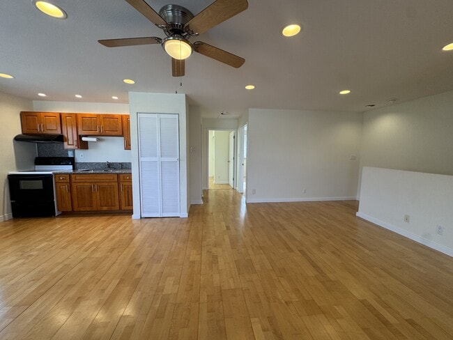 Building Photo - 1021 Koko Head Ave