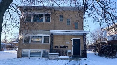 Building Photo - 15020 Woodlawn Ave E