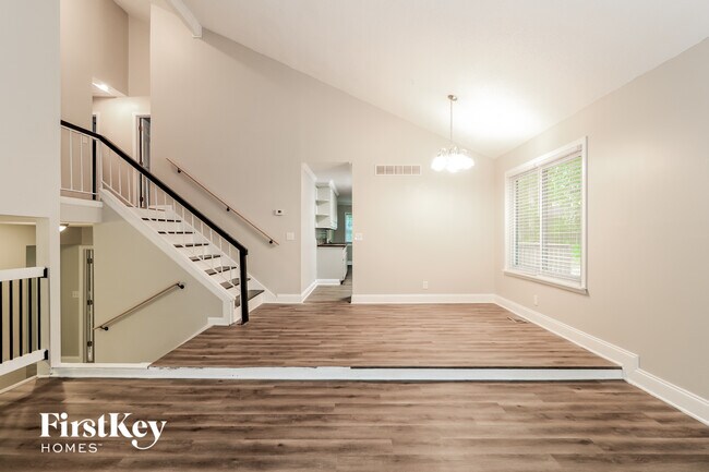 Building Photo - 2668 Royal Oak Ct