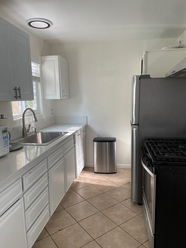 Cocina - 610 Kentia Ave