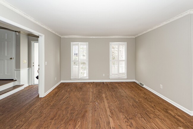 Foto del edificio - 4 Bedroom 3.5 Bath Townhome in Harleston V...