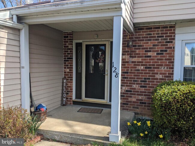Building Photo - 128 Lakeview Dr