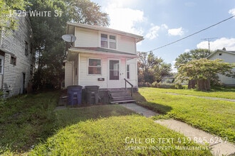Building Photo - 1525 White St.