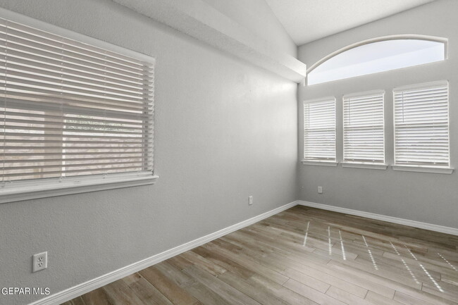 Building Photo - 12162 St Lucia Dr