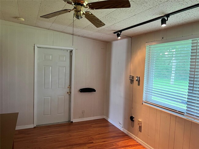 Building Photo - 124 Jupiter Cir