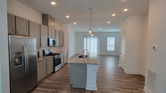 Planta abierta - 506 Village Branch Ln