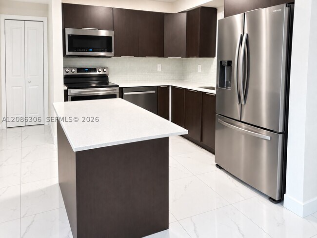 Foto del edificio - 9353 Fontainebleau Blvd