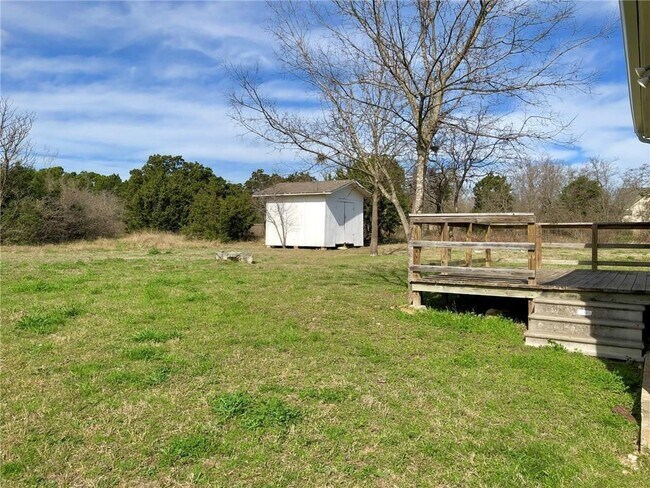 Building Photo - 307 S Mustang Ave