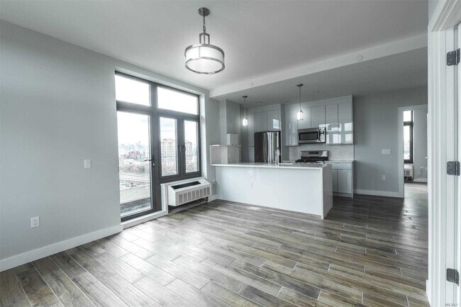 Foto del edificio - 31-12 24th Ave