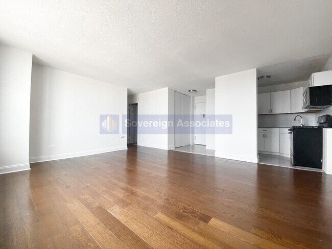 Foto del edificio - 3333 Broadway