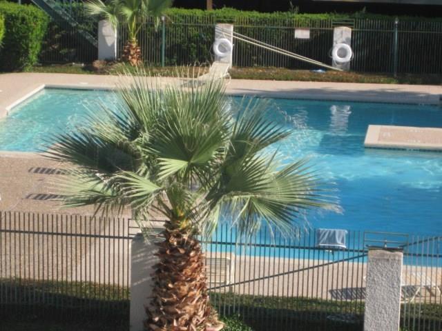 Building Photo - 2820 S Bartell Dr