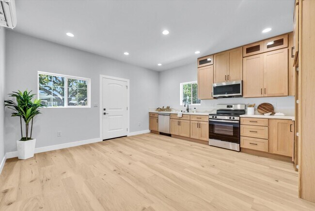 Foto del edificio - Beautiful Brand New 3 Bed, 2 Bath Downstairs ADU in the Heart of Downtown Fullerton