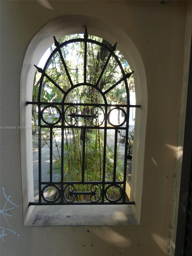 Foto del edificio - 3127 Coral Way