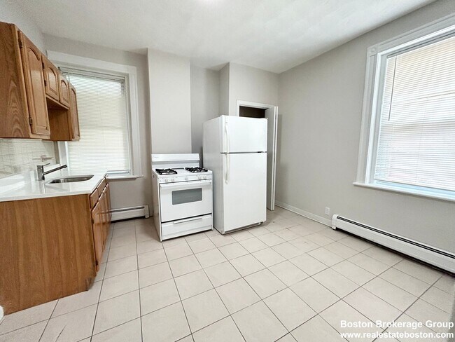 Foto del edificio - Spacious 2 Bedroom Right In East Boston