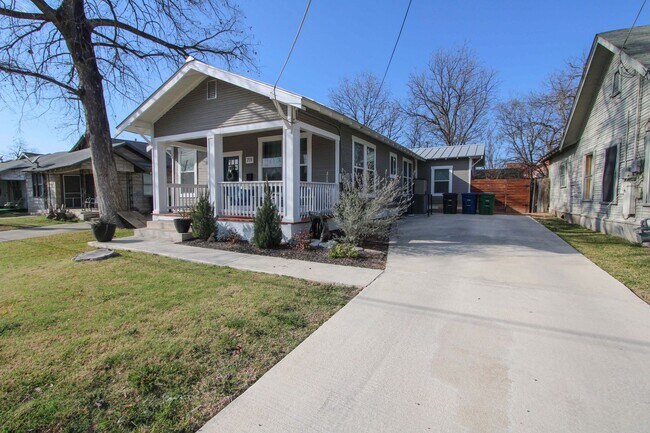 Foto del edificio - RENOVATED 3-BEDROOM HOME IN BEACON HILL