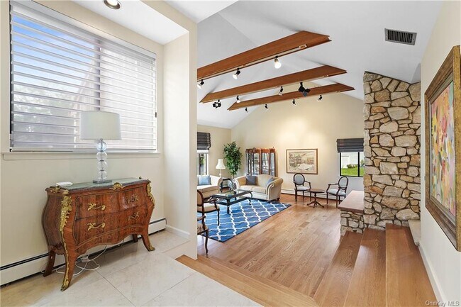 Foto del edificio - 27 Country Ridge Rd