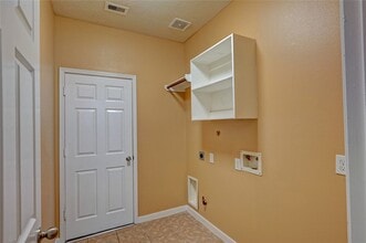 Building Photo - 2409 Shorebrook Dr