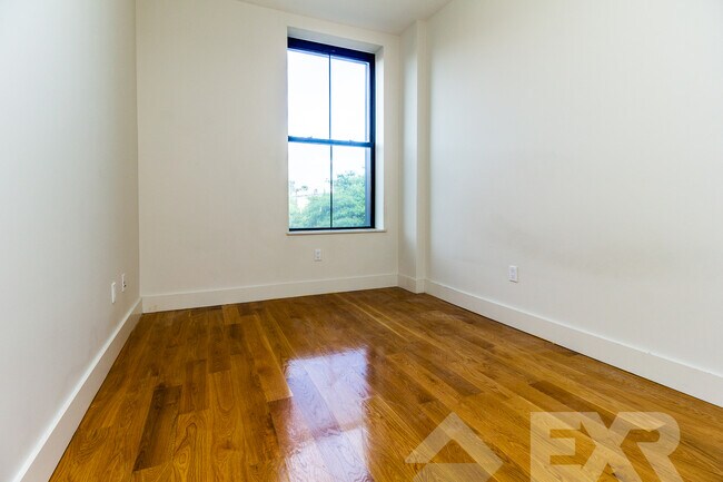 Building Photo - 264 Albany Ave
