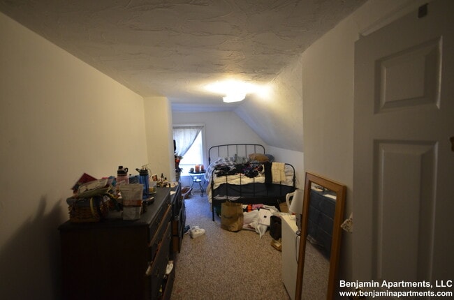 Foto del edificio - 64 Murdock St