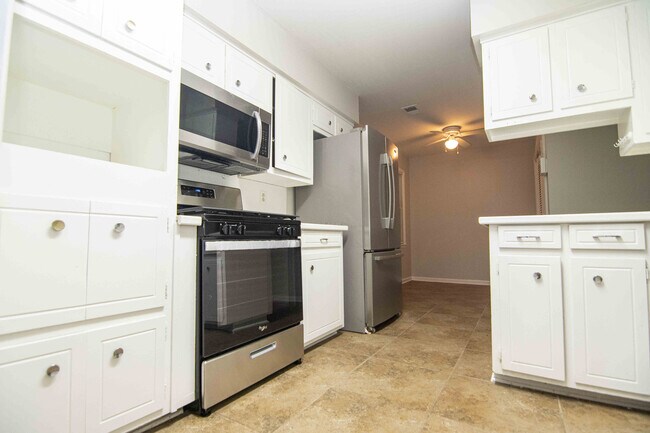 Foto del edificio - 4100 King Arthur Pl