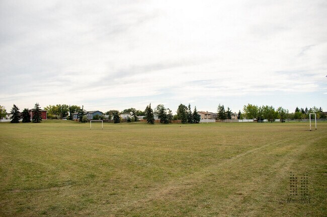 Photo du bâtiment - Etain Estates Apartments