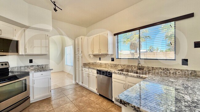 Foto del edificio - 1520 E Flint St