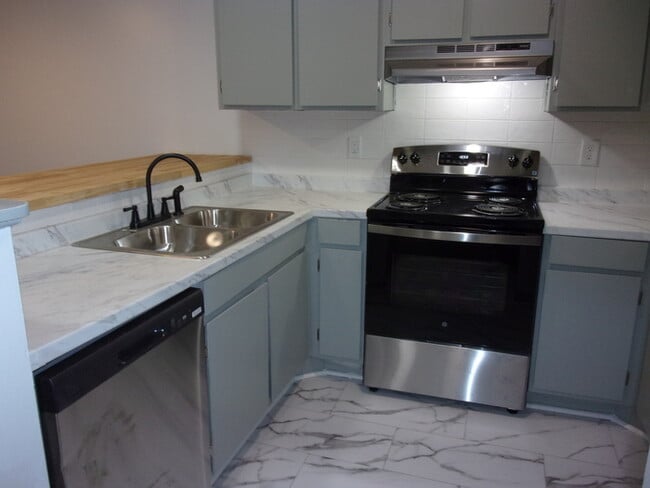 Building Photo - Fully Renovated 2 Bedroom 2 Bath Condo in Eagles Landing