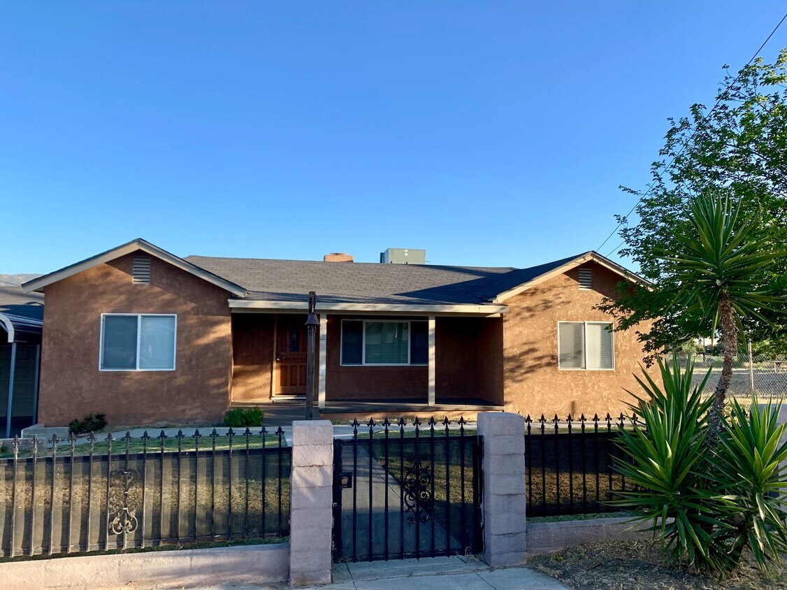 Foto principal - 3BD/2BA House - Banning, CA
