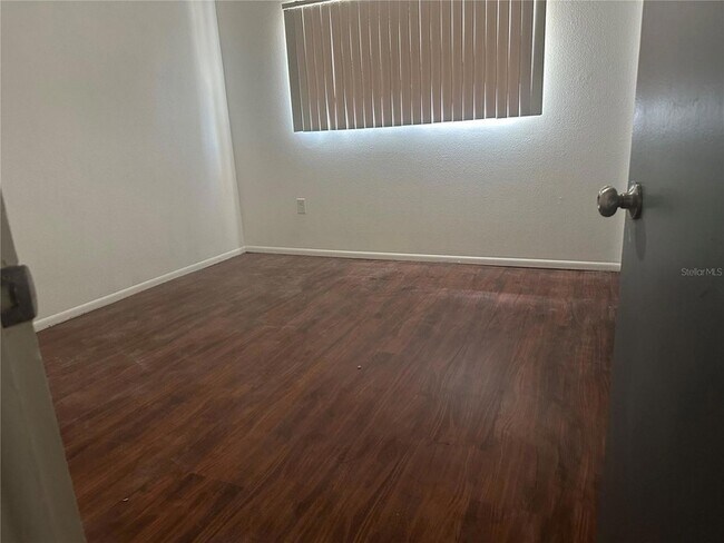 Foto del edificio - 1000 Lake of the Woods Blvd